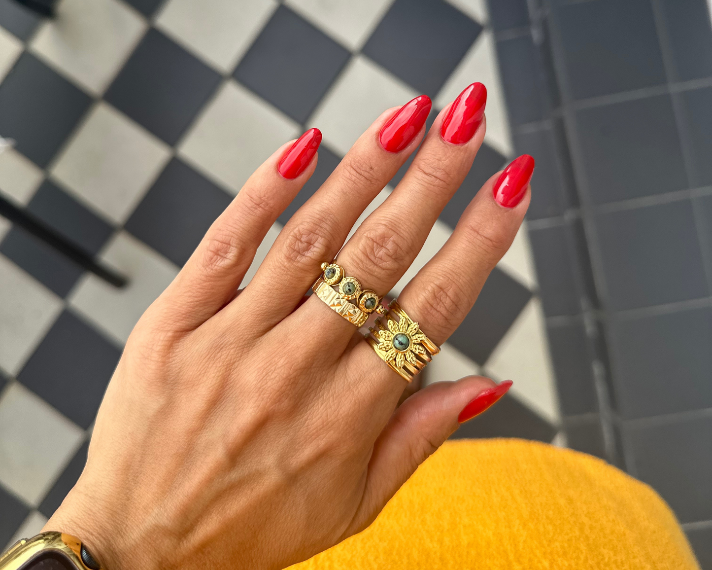 Sunlit Daisy Ring