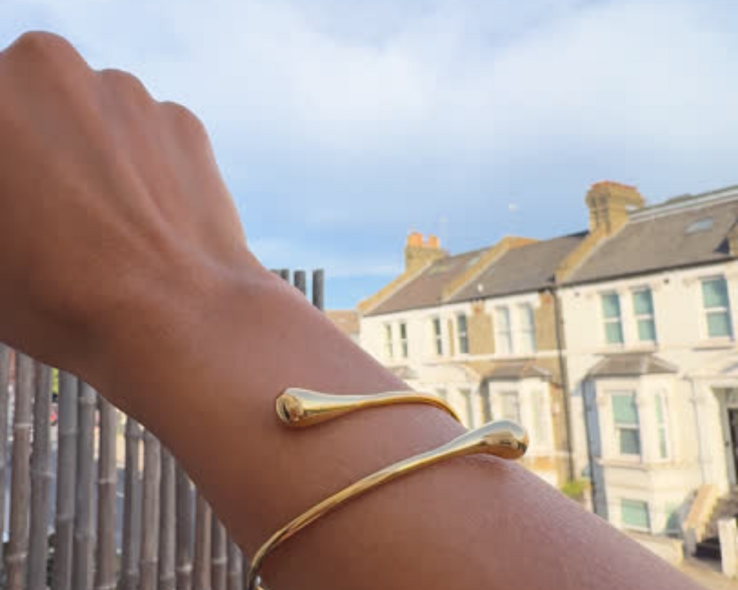 Goccia Twist Cuff