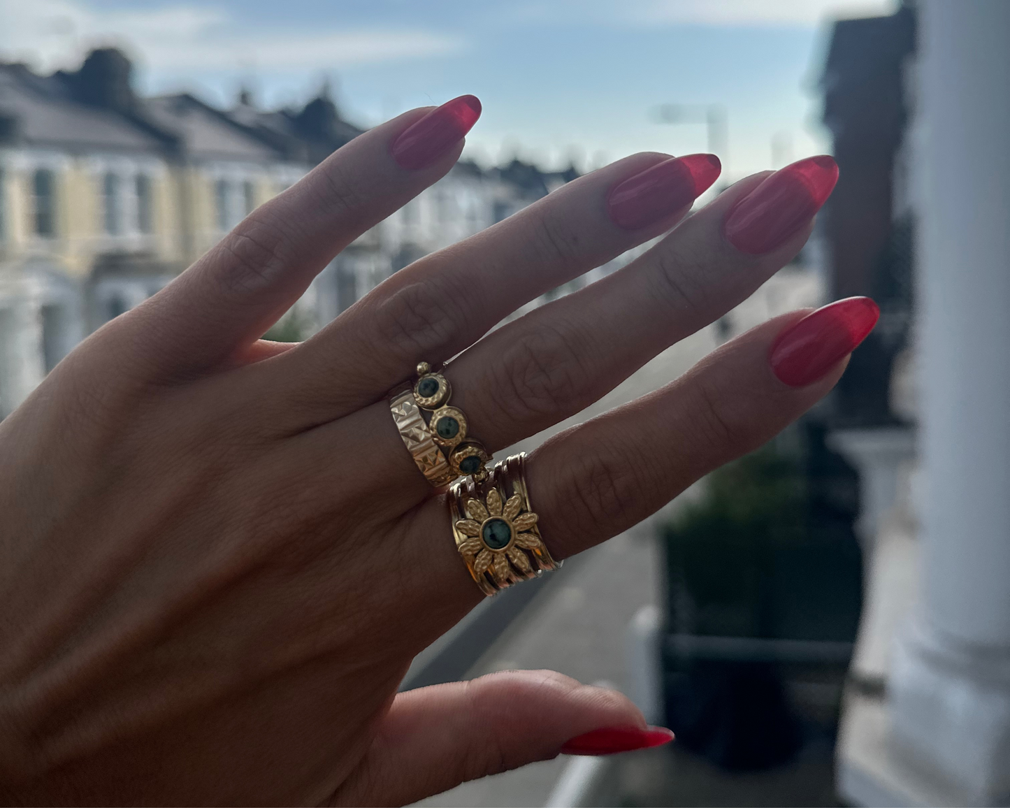 Sunlit Daisy Ring