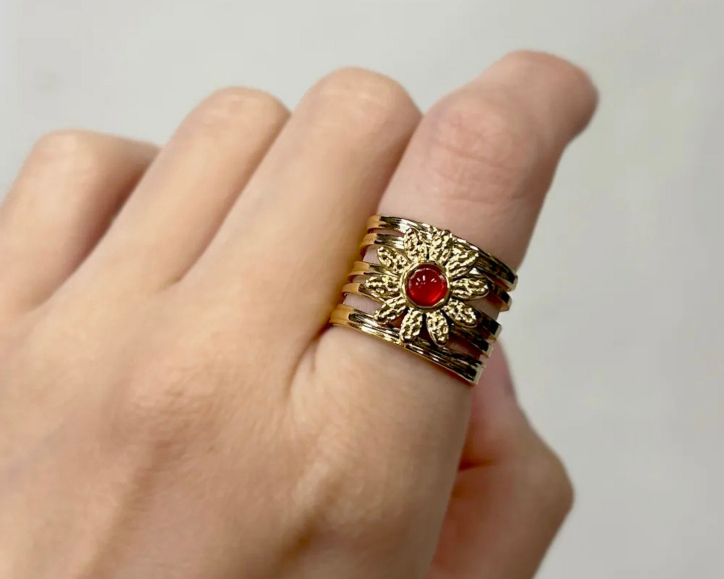 Sunlit Daisy Ring
